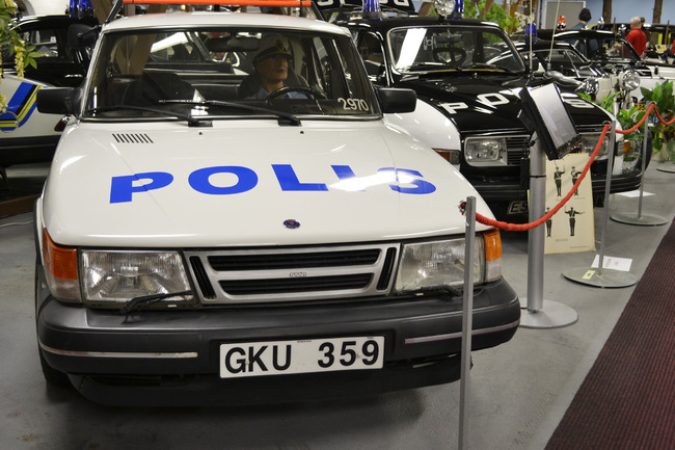 f2400d_ae8092f9fb244f5983fa7e0e7832299c